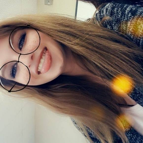 Meet your Posher, Cally - Picture 1 of 1